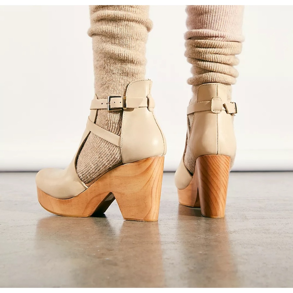 Free People Ivory Cedar Clogs!! - Picture 4 of 11
